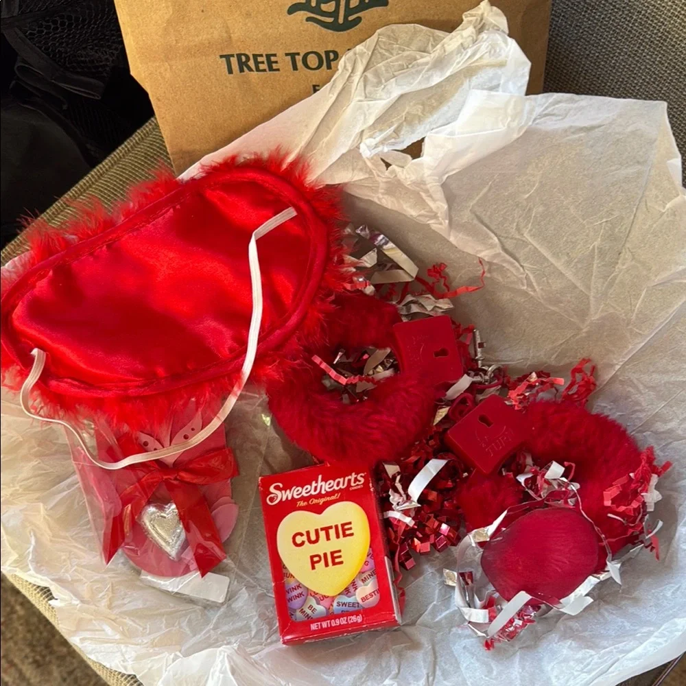 Red Party Favor Set with Sweethearts Candy